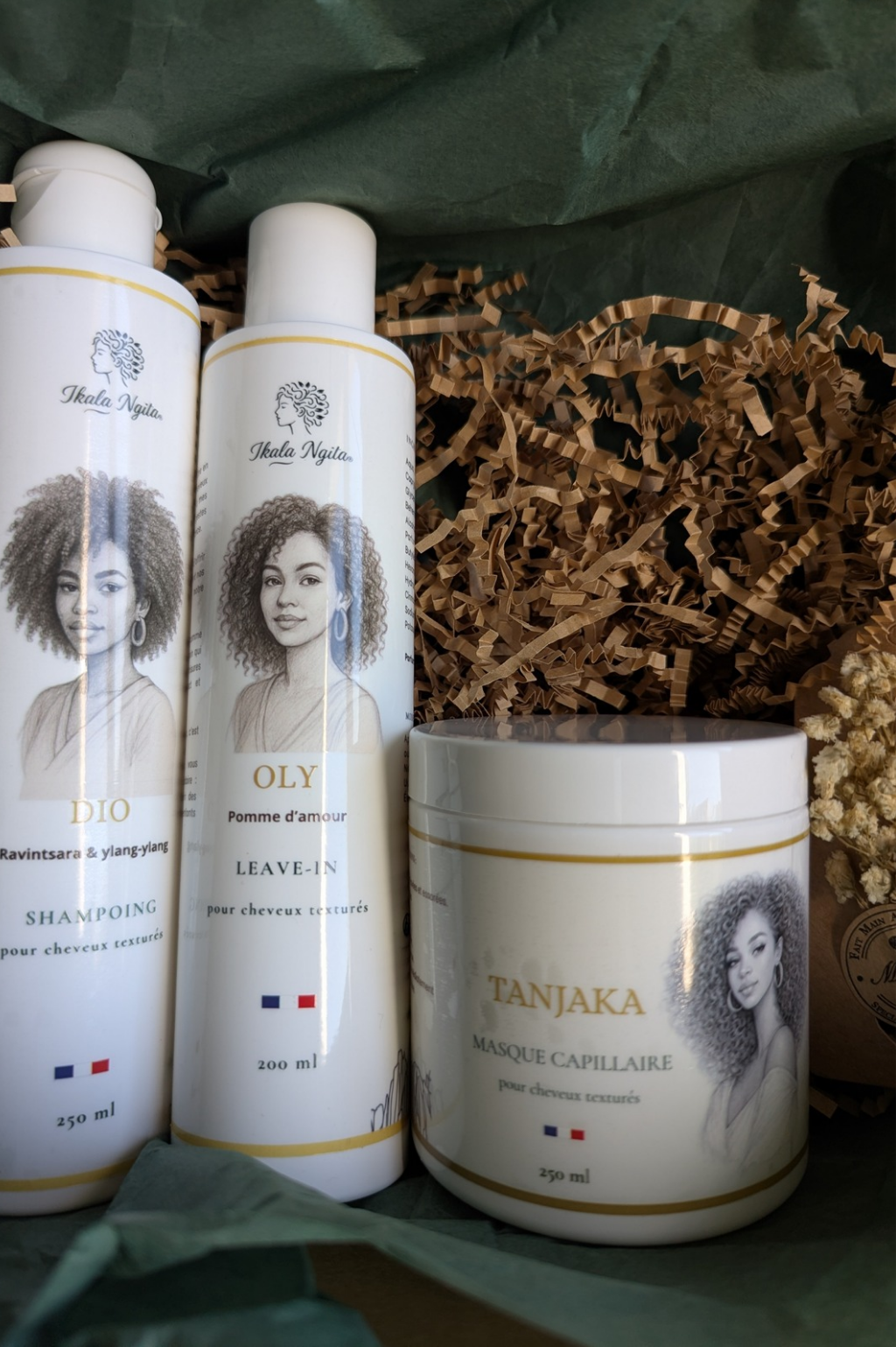 Trio Signature Ikala Ngita avec shampoing Dio, leave-in Oly et masque Tanjaka pour cheveux texturés